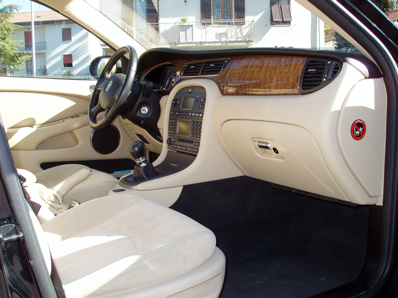 jaguar x type 2.2  interni 